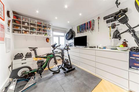3 bedroom flat for sale, Eglinton Hill, LONDON SE18