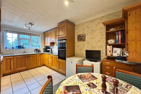 2 bedroom apartment for sale, Nelmes Way, Hornchurch, RM11