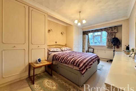 2 bedroom apartment for sale, Nelmes Way, Hornchurch, RM11