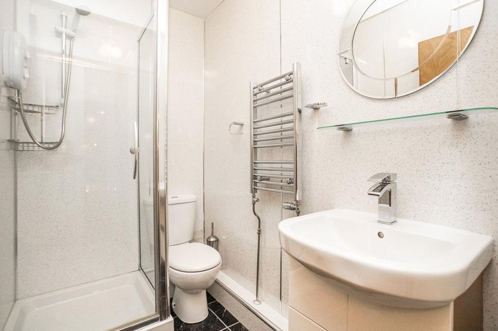 En-Suite Shower Room (Bed 3)