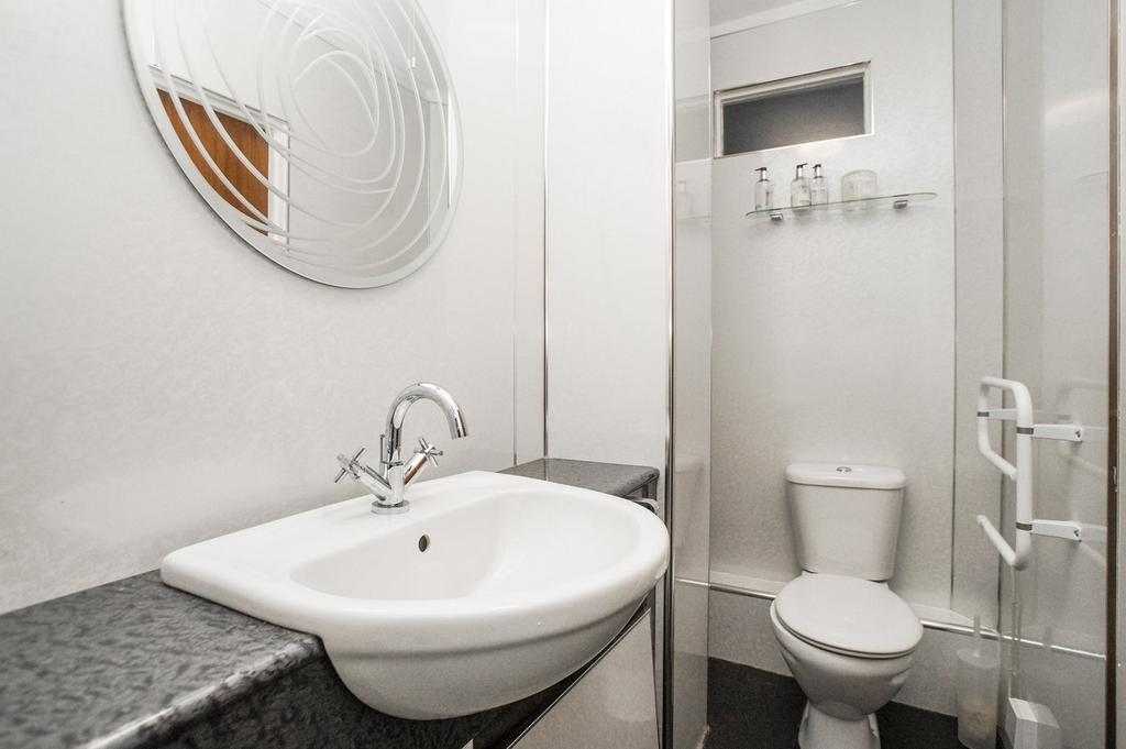 En-Suite Shower Room (Bed 8)