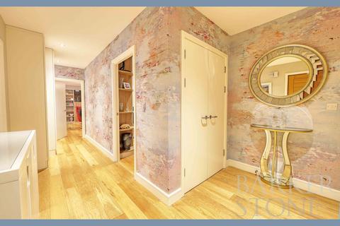 undefined, Cliveden Gages, Taplow, SL6