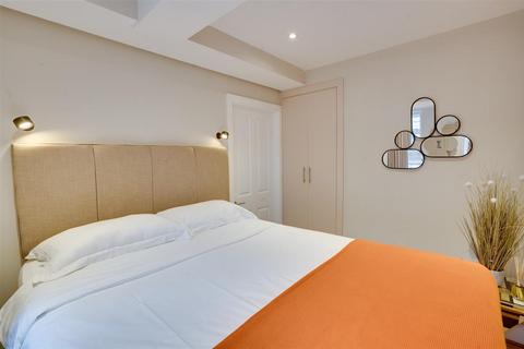 1 bedroom flat for sale, Nell Gwynn House, Sloane Avenue, SW3