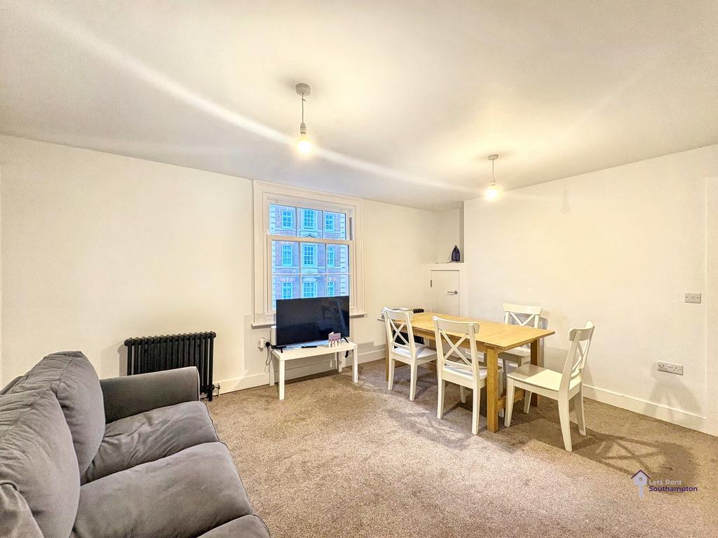 Two bedroom apartment oxford street so14