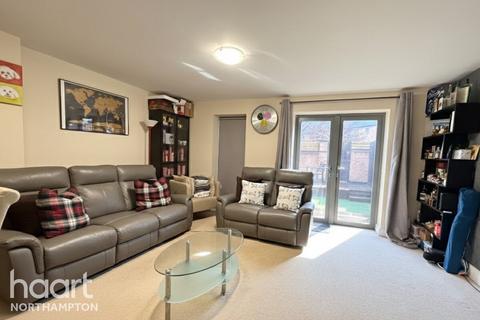 4 bedroom end of terrace house for sale, Knot Tiers Drive, Northampton