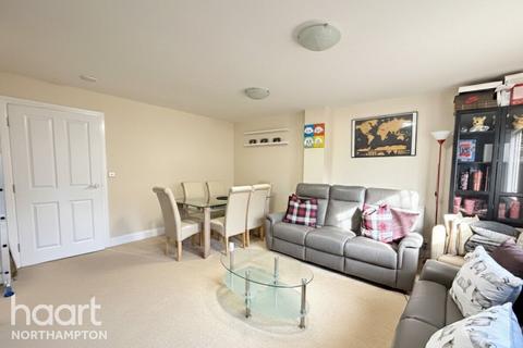 4 bedroom end of terrace house for sale, Knot Tiers Drive, Northampton