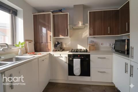 4 bedroom end of terrace house for sale, Knot Tiers Drive, Northampton