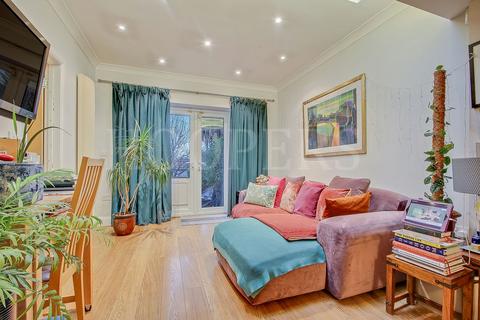 4 bedroom semi-detached house for sale, Alder Grove, London, NW2
