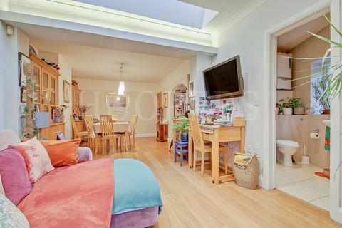4 bedroom semi-detached house for sale, Alder Grove, London, NW2