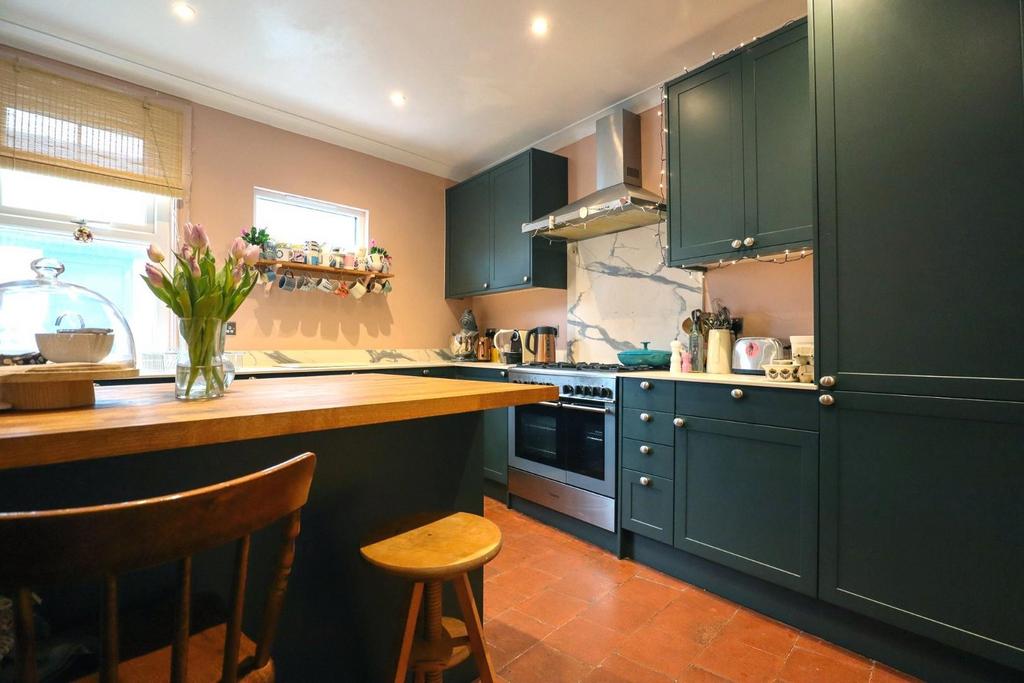 Kitchen (2).jpg
