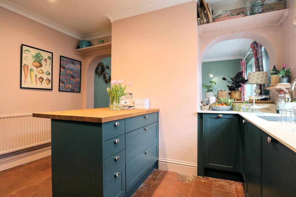 Kitchen (3).jpg