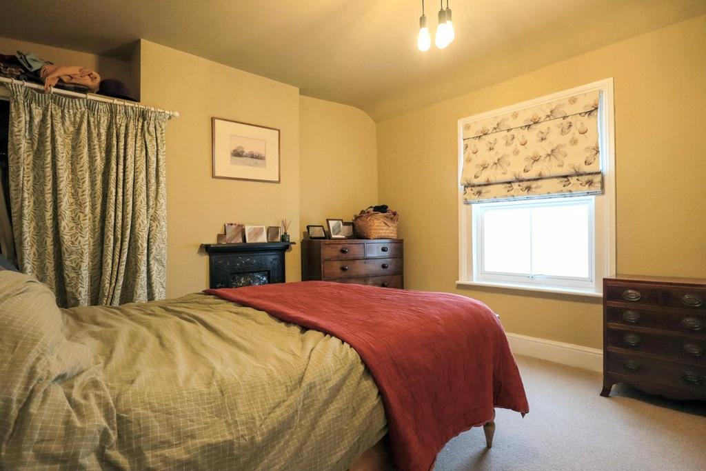 Bedroom 1 (2).jpg