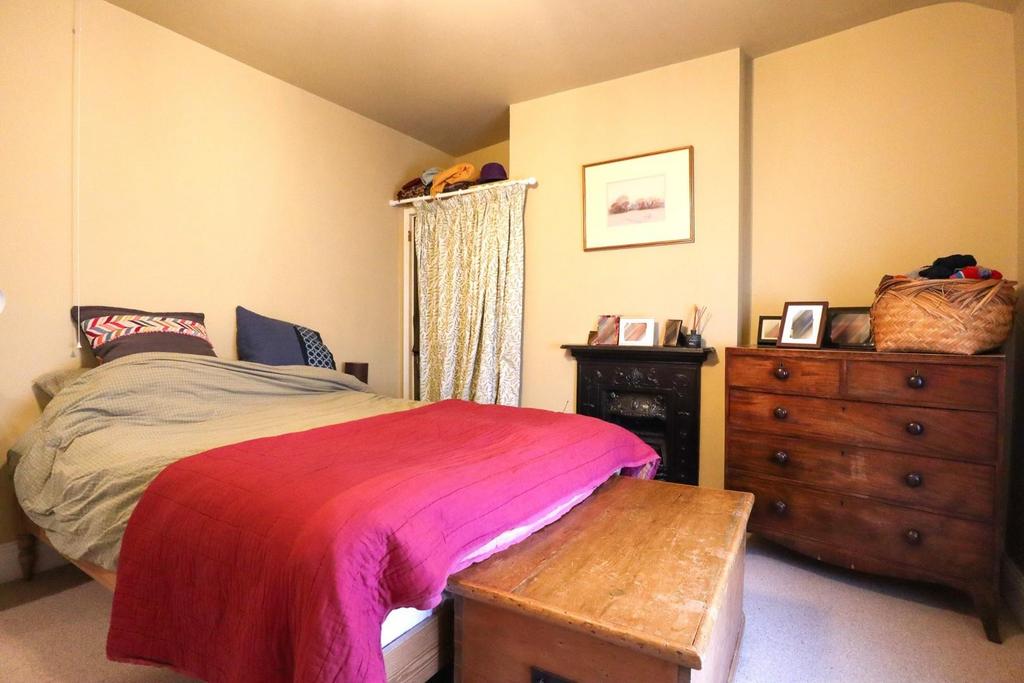 Bedroom 1.jpg