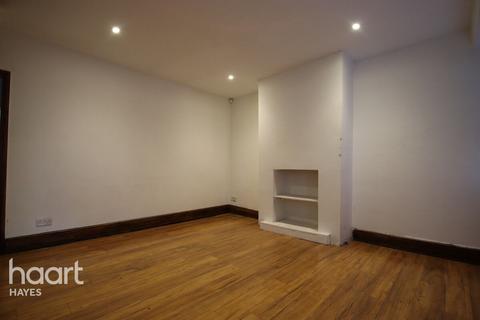 3 bedroom semi-detached house to rent, Warwick Crescent, HAYES