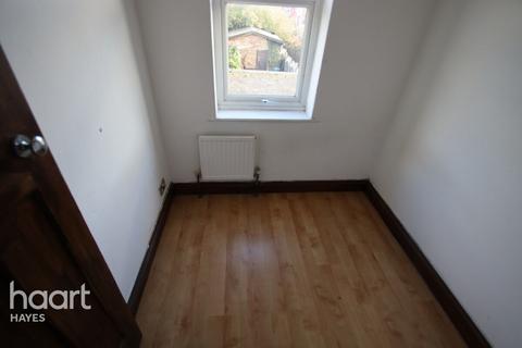 3 bedroom semi-detached house to rent, Warwick Crescent, HAYES