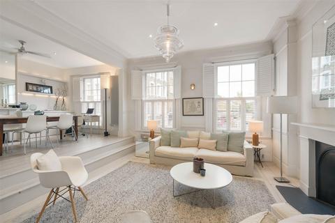 3 bedroom flat for sale, Sydney Mews, Chelsea, SW3.