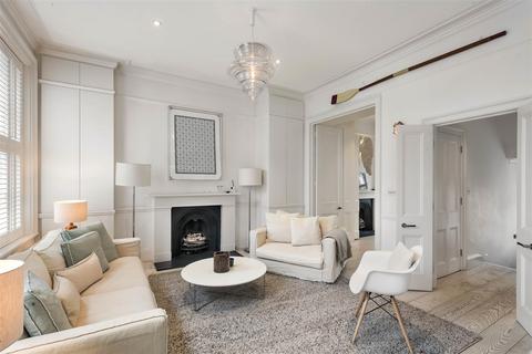3 bedroom flat for sale, Sydney Mews, Chelsea, SW3.