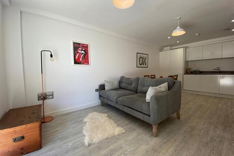 2 bedroom duplex to rent, Middlewood Plaza, Craven Street, Salford