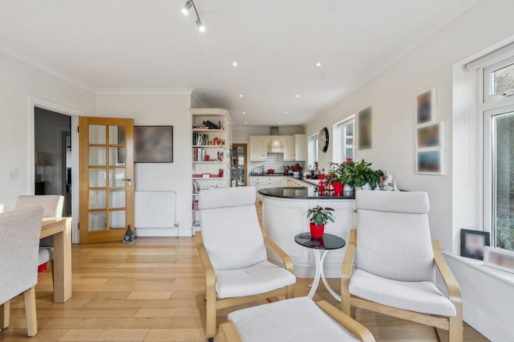 Kitchen/Dining Area