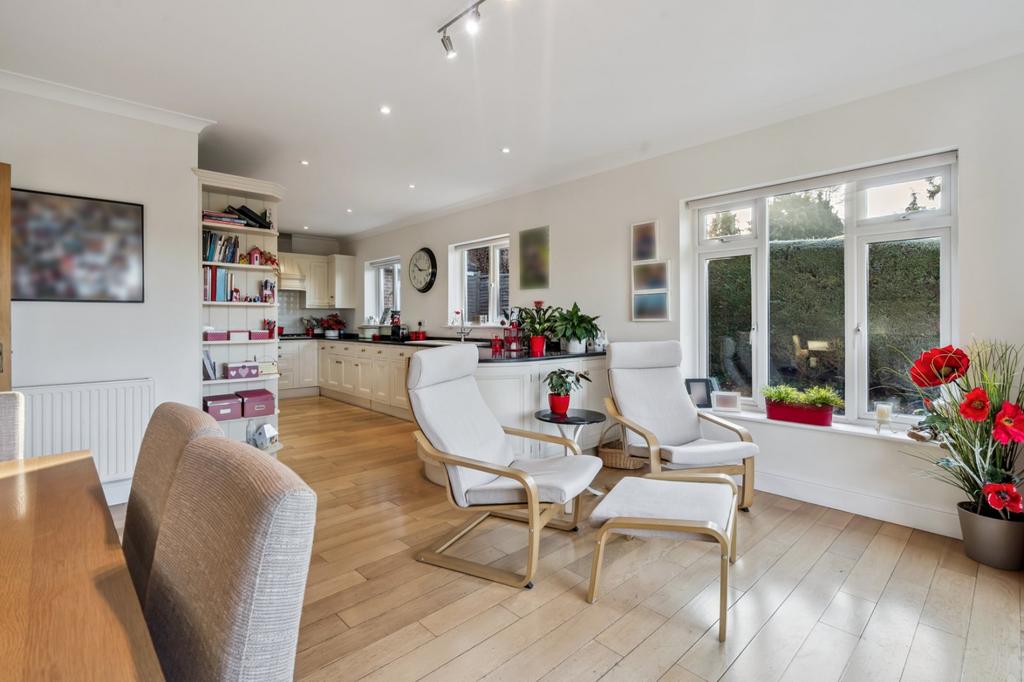 Kitchen/Dining Area