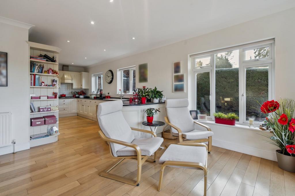 Kitchen/Dining Area