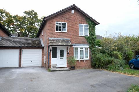 4 bedroom link detached house for sale, Philpott Drive, Marchwood SO40