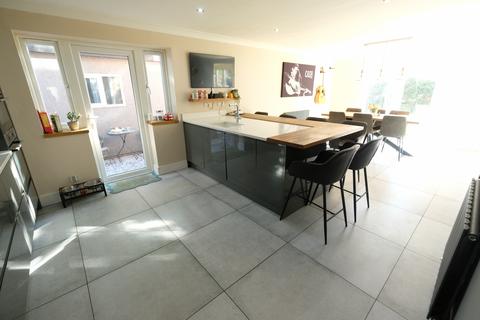4 bedroom link detached house for sale, Philpott Drive, Marchwood SO40