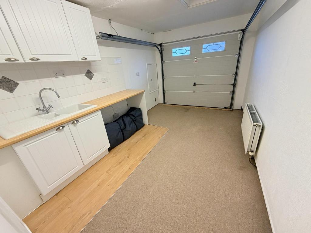GARAGE &amp; UTILITY