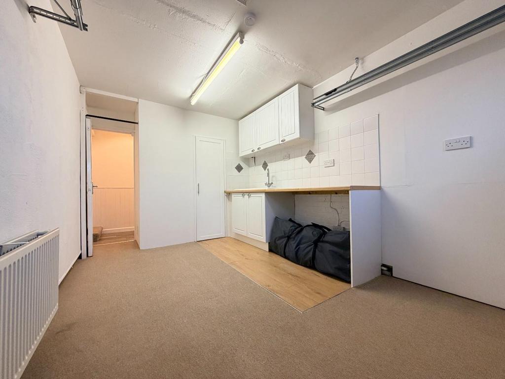 GARAGE &amp; UTILITY