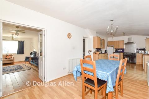 4 bedroom terraced house for sale, Langham Crescent, Billericay CM12