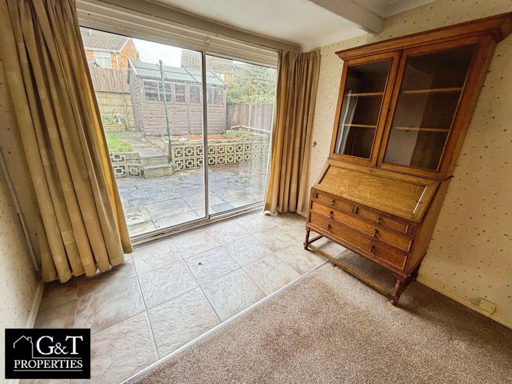 Fourth downstairs bedroom