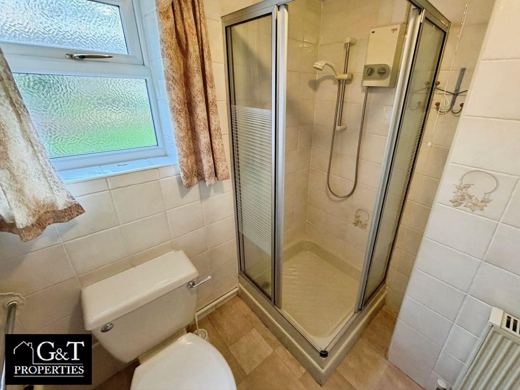 Downstairs bedroom ensuite