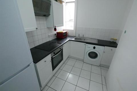 6 bedroom house share to rent, Gables, Bournemouth