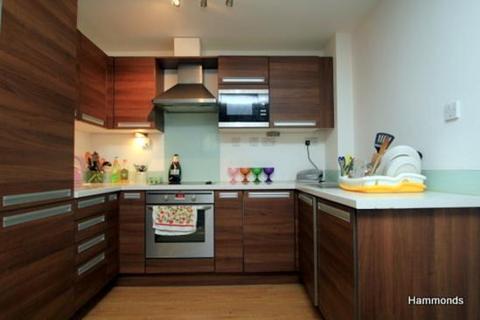 2 bedroom apartment to rent, Arnold Road, London