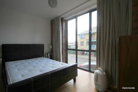 2 bedroom apartment to rent, Arnold Road, London