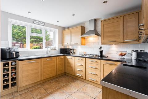 4 bedroom terraced house for sale, Buckswood Drive, Crawley RH11