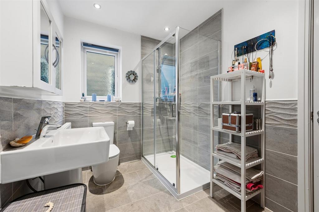 Bedroom Three en-suite.jpg