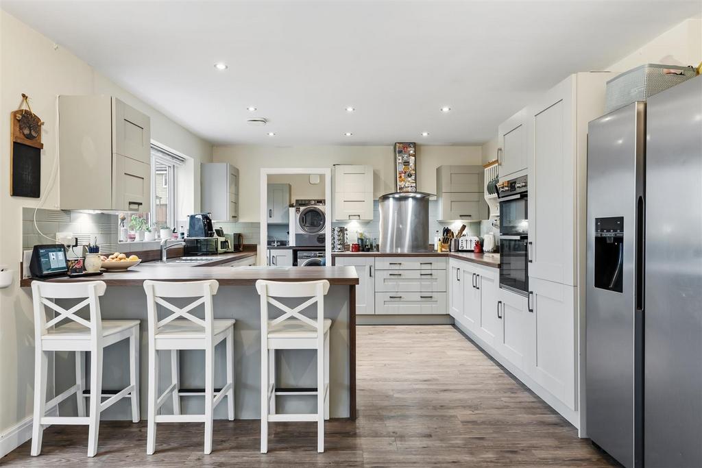 Breakfast bar and kitchen.jpg