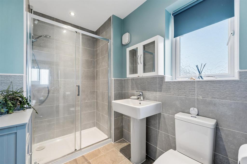 Master en-suite.jpg