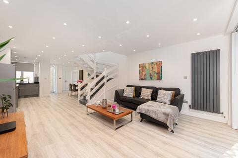3 bedroom end of terrace house for sale, Hollymount Close Greenwich SE10