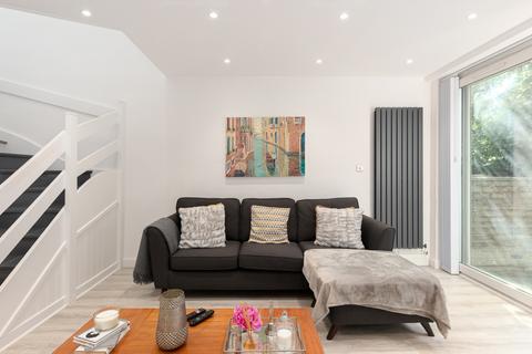 3 bedroom end of terrace house for sale, Hollymount Close Greenwich SE10