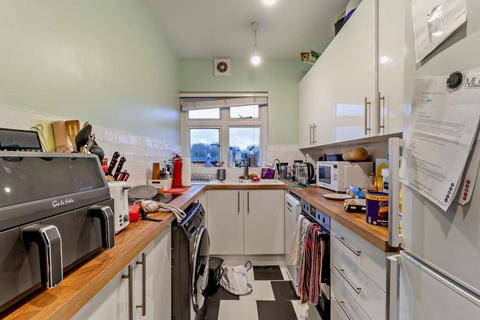 2 bedroom apartment to rent, Elm Park Court, Pinner