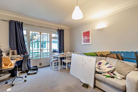 2 bedroom apartment to rent, Elm Park Court, Pinner