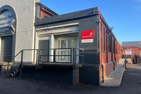 Industrial unit to rent, 544 Scotland Street West Glasgow G41 1BZ