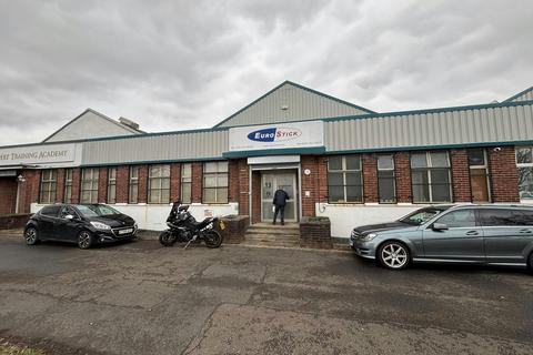 Warehouse to rent, 11-15 Carlyle Av Glasgow G52 4XX