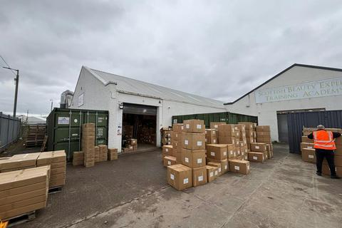 Warehouse to rent, 11-15 Carlyle Av Glasgow G52 4XX
