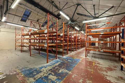 Warehouse to rent, 11-15 Carlyle Av Glasgow G52 4XX