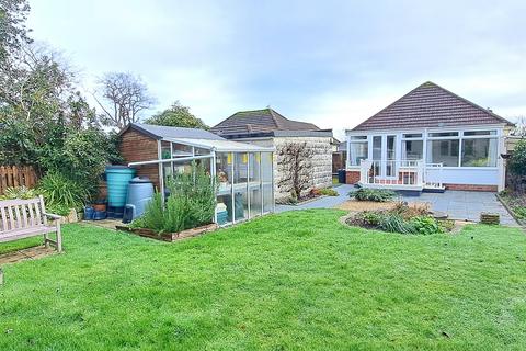 2 bedroom bungalow for sale, Furze Croft New Milton BH25 6NH