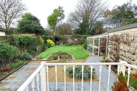 2 bedroom bungalow for sale, Furze Croft New Milton BH25 6NH