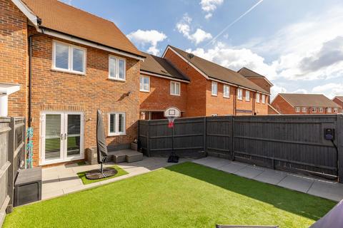 3 bedroom semi-detached house for sale, Webber Street, Horley RH6